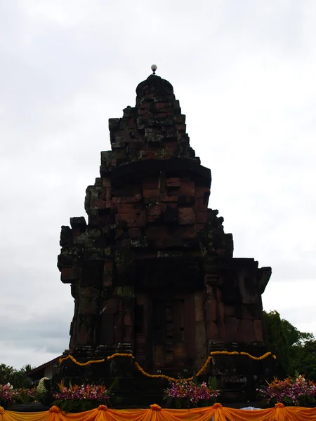 Starożytnego khmerski laterite sanktuarium w Sakon Nakorn w Tajlandii — Zdjęcie stockowe