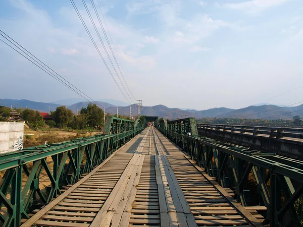 Pont historique sur la rivière pai à Mae hong son, Thaïlande — Photo