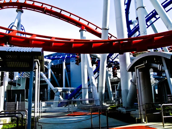 Roller coaster w parku rozrywki — Zdjęcie stockowe