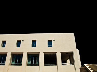 Ofis siyah gökyüzü Binası cephe pencereleri