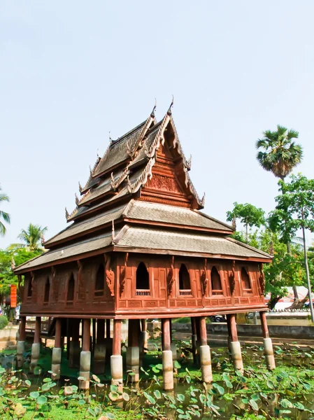 Дом Трипитака, Ват Тхуанг Шри Нуанг, Убонратчани, Таиланд — стоковое фото