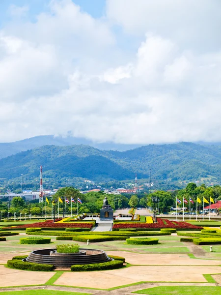 Vue sur la montagne depuis l'Université Mae Fah Luang à Chiang Rai, Thaïlande — Photo