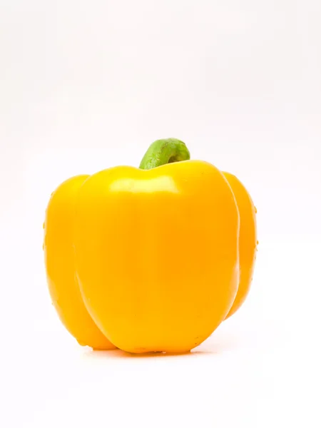 Pimenta amarela fresca isolada sobre fundo branco — Fotografia de Stock