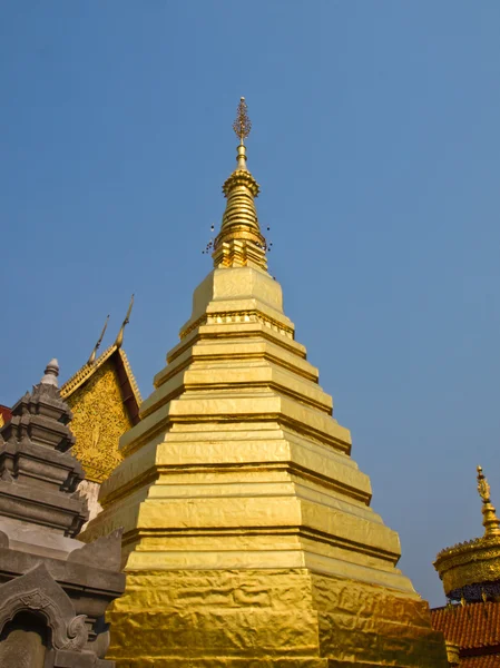 Phrathatchohae golden pagoda, Phrae, Thailand — Stock Photo, Image
