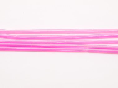 Beyaz arka plan üzerinde izole pembe kamış