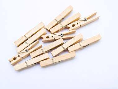 ahşap giysiler klip izole beyaz zemin üzerine