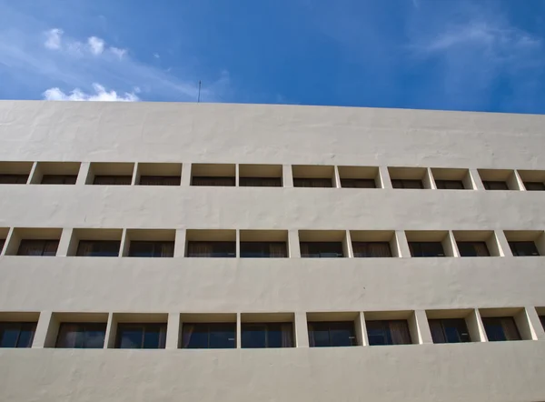 Facade windows of office building on blue sky — Stock Photo, Image