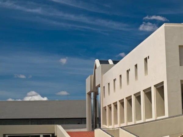 Office building on blue sky — Stock Photo, Image