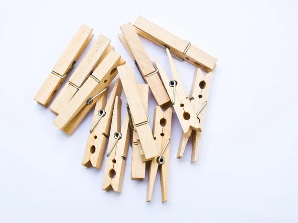 Pinzas de madera aisladas en fondo blanco — Foto de Stock