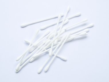 Beyaz pamuk tomurcukları beyaz arka plan üzerinde izole 