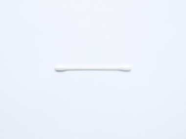 Beyaz pamuk tomurcukları beyaz arka plan üzerinde izole 