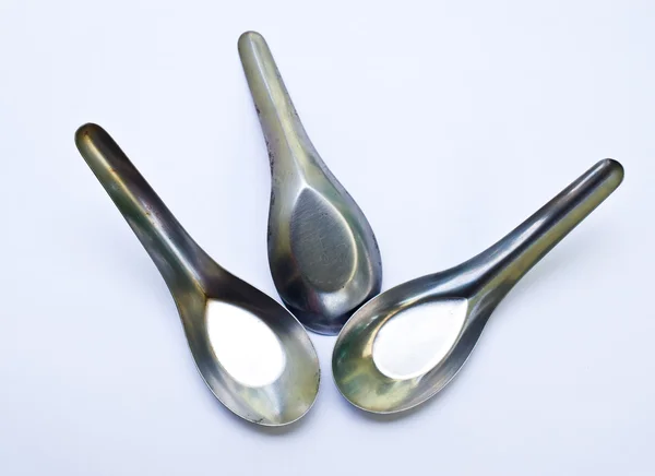 Cucchiai in acciaio inox isolati su fondo bianco — Foto Stock