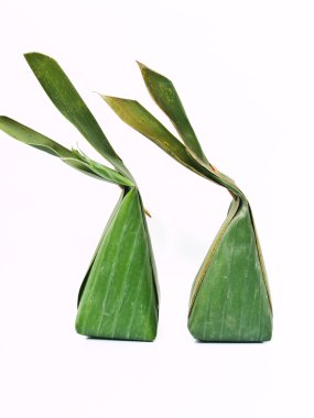 Muz yapraklarından yapılmış Tay tatlı paketleri 