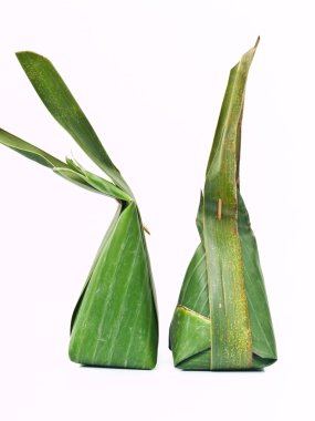 Muz yapraklarından yapılmış Tay tatlı paketleri 