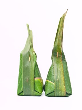 Muz yapraklarından yapılmış Tay tatlı paketleri 