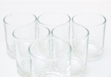 Beyaz arka plan üzerinde izole boş fondip bardakları