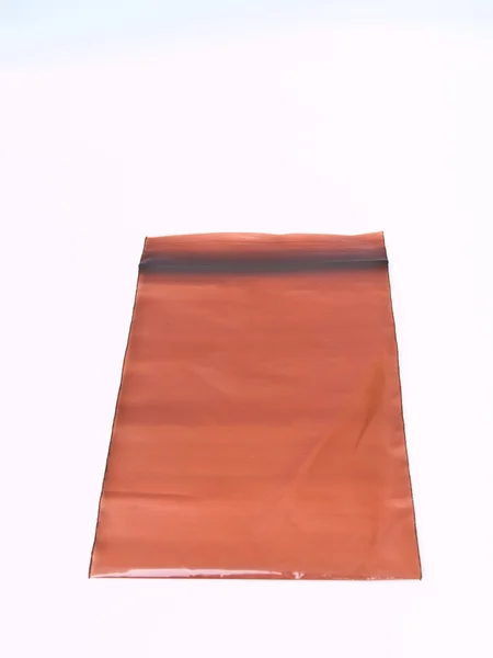 Bolsa de plástico marrón para medicina aislada sobre fondo blanco — Foto de Stock
