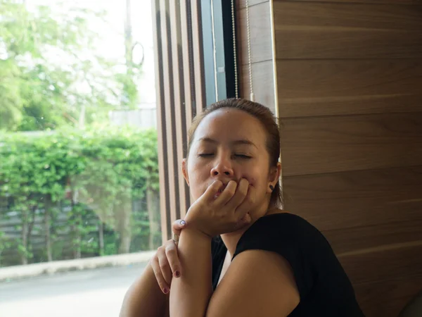 Young Asian lady closing her eyes in nature — Stock Photo, Image