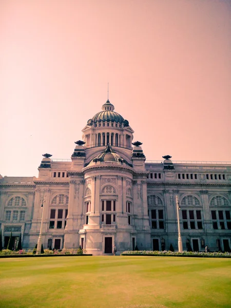 O Ananta Samakhom Throne Hall em Thai Royal Dusit Palace, Bang — Fotografia de Stock