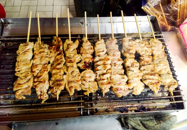 Lezzetli Asya Mutfağı, sıcak Cha üzerinde pişirme Tay tavuk Satay — Stok fotoğraf