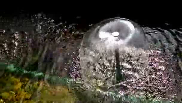 Маленький купол фонтан в закрытом саду — стоковое видео