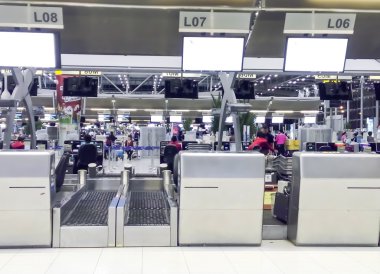 Bangkok, Tayland - 22 Mart: Check-in Suvarnabhumi sayaçları 
