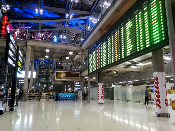 BANGKOK, THAILAND - FEBRUARY 20: Airport arrival board in Suvarn — Stock Photo, Image