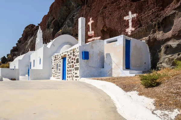 Iglesia Griega Construida Montaña Situada Cerca Famosa Playa Roja Akrotiri — Foto de Stock