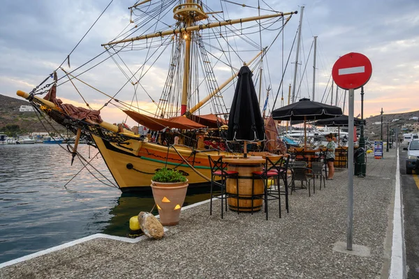 Ios Griechenland September 2020 Ein Café Der Strandpromenade Und Ein — Stockfoto