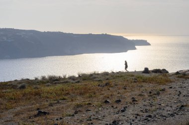 Kalderanın içindeki Plaka Koyu, Santorini adasındaki Megalochori köyünün altında yer alıyor. Cyclades, Yunanistan