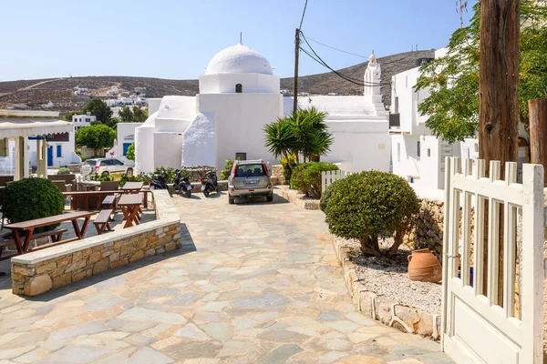 Folegandros Griekenland September 2020 Grieks Witgekalkte Kerk Met Witte Koepel — Stockfoto