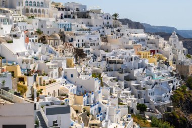 Fira, Santorini 'de geleneksel Kiklad mimarisi. Cyclades Adaları, Yunanistan
