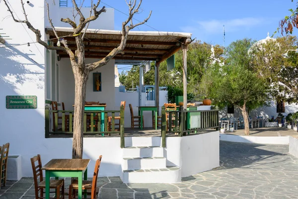 Folegandros ギリシャ 2020年9月23日 Folegandros島の美しいコラの通りのレストラン ギリシャのキクラデス諸島 — ストック写真