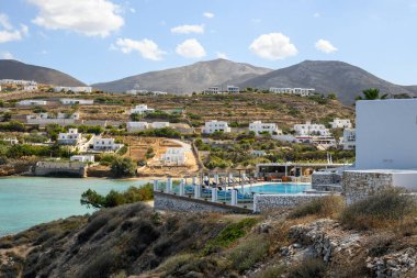 Paros Adası, Ege Denizi 'nde popüler bir turizm merkezi. Cyclades Adaları, Yunanistan