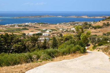 Paros Adası, Ege Denizi 'nde popüler bir turizm merkezi. Cyclady Adaları, Yunanistan