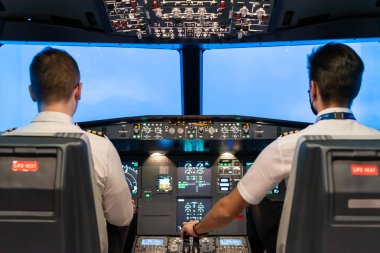 Gdansk, Polonya - 06 Aralık 2020: Pilotların eğitimi için modern uçuş simülatörü.