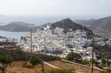 Ege Denizi 'ndeki Cyclades grubundaki bir Yunan adası olan Ios Adası' ndan Chora. Yunanistan