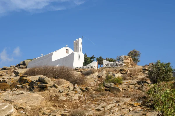 Capilla Griega Tradicional Blanqueada Isla Ios Cícladas Grecia —  Fotos de Stock