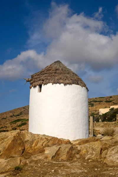 Den Traditionella Grekiska Väderkvarnen Ios Den Vackra Kykladiska Staden Chora — Stockfoto
