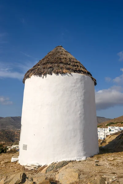 Traditionele Griekse Windmolen Van Het Eiland Ios Het Prachtige Cycladische — Stockfoto