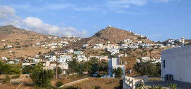 Ios Adası 'nın güzel Kiklad mimarisi. Ios, Ege Denizi 'nde popüler bir turizm merkezidir. Cyclades Adaları, Yunanistan