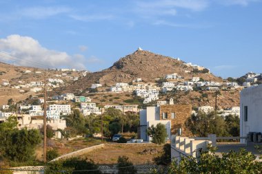 Ios Adası 'nın güzel Kiklad mimarisi. Ios, Ege Denizi 'nde popüler bir turizm merkezidir. Cyclades Adaları, Yunanistan