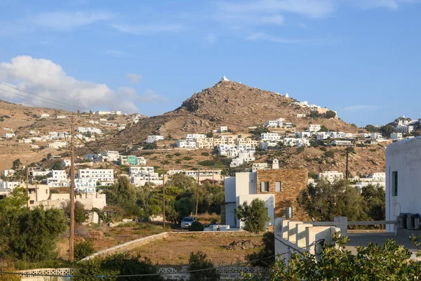 Ios Adası 'nın güzel Kiklad mimarisi. Ios, Ege Denizi 'nde popüler bir turizm merkezidir. Cyclades Adaları, Yunanistan