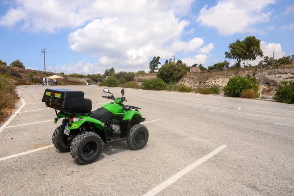 Santorini Řecko Září 2020 Čtyřkolka Zaparkovaná Ulici Santorini Quad Velmi — Stock fotografie