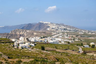 Santorini Adası Pyrgos bakış açısından görülüyor. Cyclades, Yunanistan