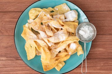 Faworki, Chrusty, Angel Wings - Karnaval sırasında geleneksel Polonya hamur işleri