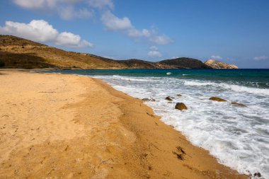 Psathi Sahili, Ios adasının doğu kıyısında büyük, kumlu ve ıssız bir sahil. Cyclades, Yunanistan
