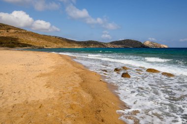 Psathi Sahili, Ios adasının doğu kıyısında büyük, kumlu ve ıssız bir sahil. Cyclades, Yunanistan