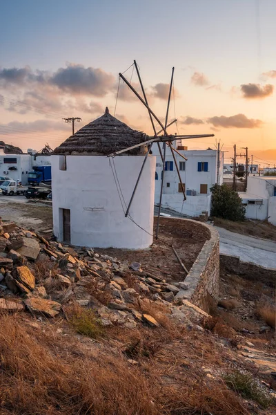 Traditionele Griekse Windmolen Van Het Eiland Ios Het Prachtige Cycladische — Stockfoto