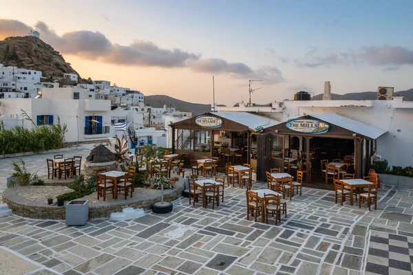 Ios Grecia Septiembre 2020 Restaurante Griego Plaza Centro Chora Isla —  Fotos de Stock